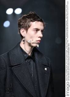 London Fashion Week: Alexander McQueen Modenschau . 10 01 2016. London, United Kingdom. Alexander McQueen show on day three of London Men s Fashion Week .  xStephenxLockx xi-Imagesx IIM-11707-0016