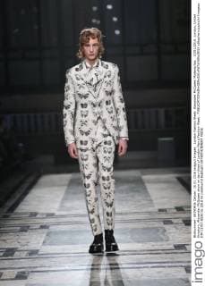 London Fashion Week: Alexander McQueen Modenschau . 10 01 2016. London, United Kingdom. Alexander McQueen show on day three of London Men s Fashion Week .  xStephenxLockx xi-Imagesx IIM-11707-0020