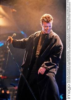 DAVID BOWIE IN CONCERT AT THE BIRMINGHAM NEC ARENA. 14 DECEMBER 1995. PICTURES: DAVID BOWIE IN CONCERT AT THE BIRMINGHAM NEC ARENA N - 