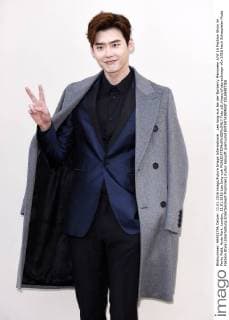 Lee Jong-suk bei der Burberry Menswear A W 16 Fashion Show im Perks Field, Hyde Park. London, 11.01.2016 Lee Jong-suk  Foto:xS.xVasx xFuturexImage