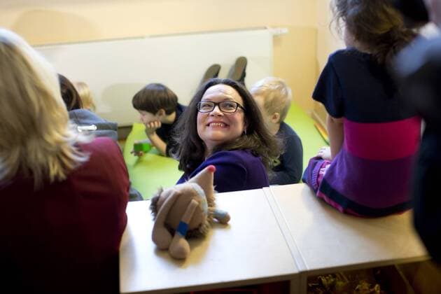 Themen der Woche Bilder des Tages Deutschland, Berlin, Juwo-Kita, Landsberger Allee 49, Kitabesuch durch Familienministerin Manuela Schwesig SPD und Arbeitsministerin Andrea Nahles SPD, 12.01.2016