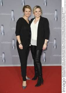 Annette Frier mit Schwester Caroline Frier bei der Verleihung des Deutschen Fernsehpreises 2016 in den Düsseldorfer Rheinterrassen. Düsseldorf, 13.01.2016 Foto:xS.xGabschx xFuturexImage