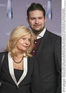 Sabine Postel mit Sohn Moritz Riewoldt bei der Verleihung des Deutschen Fernsehpreises 2016 in den Düsseldorfer Rheinterrassen. Düsseldorf, 13.01.2016 Foto:xC.xHardtx xFuturexImage