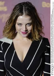 Jella HAASE (Schauspielerin), Einzelbild,angeschnittenes Einzelmotiv,Portraet,Portrait,Porträt. Bayerischer Filmpreis 2016-Red Carpet,Roter Teppich,am 15.01.2016 im Prinzregententheater in Muenchen.