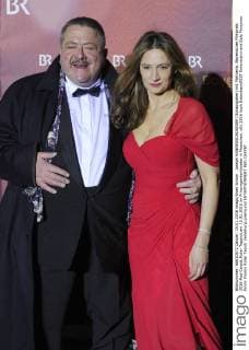 Joseph HANNESSCHLAEGER (Schauspieler) mit Partnerin. Bayerischer Filmpreis 2016-Red Carpet,Roter Teppich,am 15.01.2016 im Prinzregententheater in Muenchen.