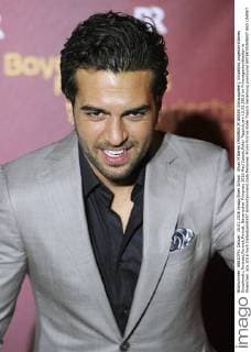 Elyas M Barek (MBAREK,M BAREK Schauspieler), Einzelbild,angeschnittenes Einzelmotiv,Portraet,Portrait,Porträt. Bayerischer Filmpreis 2016-Red Carpet,Roter Teppich,am 15.01.2016 im Prinzregententheater in Muenchen.