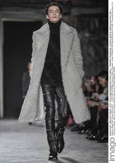 Mailänder Modewoche: Costume National Modenschau Milan Men s Fashion Week Fall Winter 2016 2017. . COSTUME NATIONAL Fashion Show. Pictured: model  RiccardoxGiordano