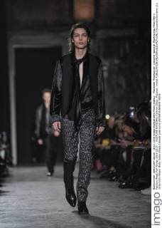 Mailänder Modewoche: Costume National Modenschau Milan Men s Fashion Week Fall Winter 2016 2017. . COSTUME NATIONAL Fashion Show. Pictured: model  RiccardoxGiordano