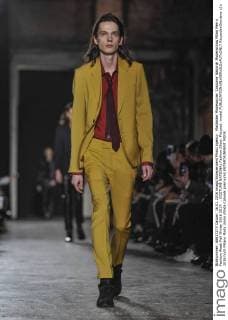 Mailänder Modewoche: Costume National Modenschau Milan Men s Fashion Week Fall Winter 2016 2017. . COSTUME NATIONAL Fashion Show. Pictured: model  RiccardoxGiordano