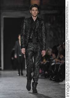 Mailänder Modewoche: Costume National Modenschau Milan Men s Fashion Week Fall Winter 2016 2017. . COSTUME NATIONAL Fashion Show. Pictured: model  RiccardoxGiordano