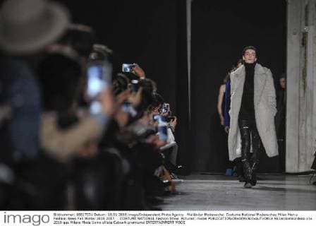 Mailänder Modewoche: Costume National Modenschau Milan Men s Fashion Week Fall Winter 2016 2017. . COSTUME NATIONAL Fashion Show. Pictured: model  RiccardoxGiordano