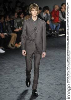 Mailänder Modewoche: Jil Sander Modenschau Milan Men s Fashion Week Herbst Winter 2016 2017 . Jil Sander FashionShow. Pictured:Model  RiccardoxGiordano