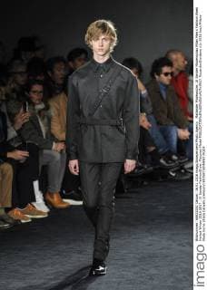 Mailänder Modewoche: Jil Sander Modenschau Milan Men s Fashion Week Herbst Winter 2016 2017 . Jil Sander FashionShow. Pictured:Model  RiccardoxGiordano