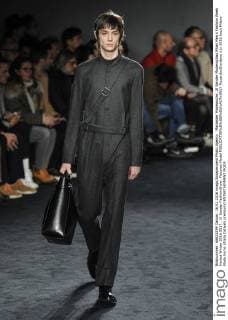 Mailänder Modewoche: Jil Sander Modenschau Milan Men s Fashion Week Herbst Winter 2016 2017 . Jil Sander FashionShow. Pictured:Model  RiccardoxGiordano