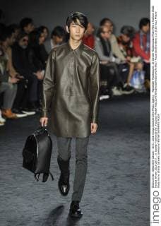 Mailänder Modewoche: Jil Sander Modenschau Milan Men s Fashion Week Herbst Winter 2016 2017 . Jil Sander FashionShow. Pictured:Model  RiccardoxGiordano