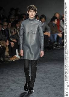 Mailänder Modewoche: Jil Sander Modenschau Milan Men s Fashion Week Herbst Winter 2016 2017 . Jil Sander FashionShow. Pictured:Model  RiccardoxGiordano