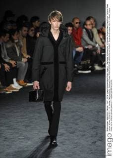 Mailänder Modewoche: Jil Sander Modenschau Milan Men s Fashion Week Herbst Winter 2016 2017 . Jil Sander FashionShow. Pictured:Model  RiccardoxGiordano