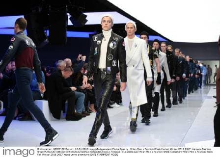 Milan Men s Fashion Week Herbst Winter 2016 2017. Versace Fashion Show  SimonaxChioccia_Fotosicki