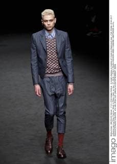 A model displays a creation of Vivienne Westwood men s Fall-Winter 2016-2017 collection during Milan Fashion Week in Milan, Italy, on Jan. 17, 2016. ) ITALY-MILAN-FASHION WEEK-VIVIENNE WESTWOOD JinxYu 