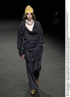 A model displays a creation of Vivienne Westwood men s Fall-Winter 2016-2017 collection during Milan Fashion Week in Milan, Italy, on Jan. 17, 2016. ) ITALY-MILAN-FASHION WEEK-VIVIENNE WESTWOOD JinxYu 
