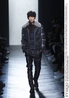 A model displays a creation for Bottega Veneta men s Fall-Winter 2016-2017 collection during Milan Fashion Week in Milan, Italy, on Jan. 17, 2016. ) ITALY-MILAN-BOTTEGA VENETA-FASHION WEEK jinxyu 