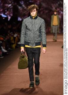 Milan Men s Fashion Week - Etro Modenschau Milan Men s Fashion Week Fall Winter 2016 2017. 2016 2017. Etro Fashion Show  SimonaxChioccia_Fotosicki