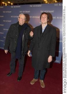204083 Serge Arnal Starface 2016-01-18 Paris France Premiere du film The Revenant. François Léotard et son fils.  Copyright: xSergexArnalx xStarfacex STAR_204083_006