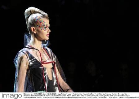 Model bei der Maybelline New York Make-Up Runway Fashion Show auf der Mercedes-Benz Fashion Week Berlin Autumn Winter 2016. Berlin, 18.01.2016 Foto:xS.xGabschx xFuturexImage