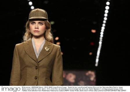 Model bei der Lena Hoschek Fashion Show auf der Mercedes-Benz Fashion Week Berlin Autumn Winter 2016. Berlin, 19.01.2016 Foto:xS.xGabschx xFuturexImage