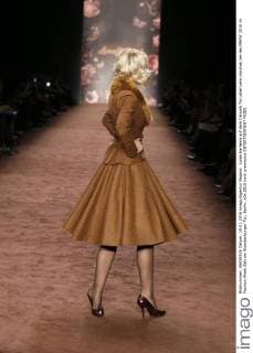 Luisa Hartema auf dem Catwalk für Label Lena Hoschek bei der MBFW 2016 im Fashion Week Zelt am Brandenburger Tor, Berlin.