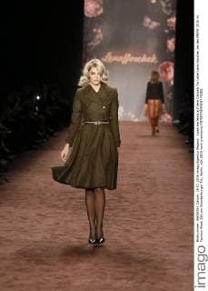 Luisa Hartema auf dem Catwalk für Label Lena Hoschek bei der MBFW 2016 im Fashion Week Zelt am Brandenburger Tor, Berlin.