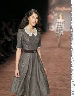 Anuthida Ploypetch auf dem Catwalk für Label Lena Hoschek bei der MBFW 2016 im Fashion Week Zelt am Brandenburger Tor, Berlin.