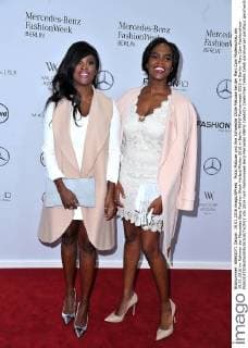 Motsi Mabuse und ihre Schwester Otlile Mabuse bei der Marc Cain Modenschau am 19.01.2016 im Rahmen der Mercedes-Benz Fashion Week Herbst Winter 2016 in Berlin MBFW Fashionweek 2016 in Berlin- Marc Cain Fashionshow 