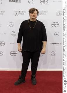 Daniel Zillmann - Ankunft zur Lena Hoschek Fashion-Show im Rahmen der Mercedes-Benz Fashion Week Berlin Autumn Winter 2016 am Brandenburger Tor in Berlin am 19.01.2016. Mercedes-Benz Fashion Week Berlin Autumn Winter 2016