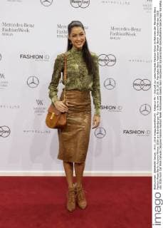 Rebecca Mir - Ankunft zur Lena Hoschek Fashion-Show im Rahmen der Mercedes-Benz Fashion Week Berlin Autumn Winter 2016 am Brandenburger Tor in Berlin am 19.01.2016. Mercedes-Benz Fashion Week Berlin Autumn Winter 2016