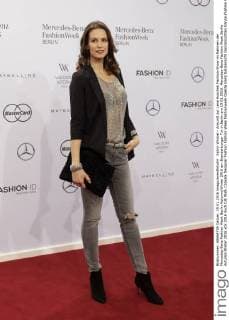 Katrin Wrobel - Ankunft zur Lena Hoschek Fashion-Show im Rahmen der Mercedes-Benz Fashion Week Berlin Autumn Winter 2016 am Brandenburger Tor in Berlin am 19.01.2016. Mercedes-Benz Fashion Week Berlin Autumn Winter 2016