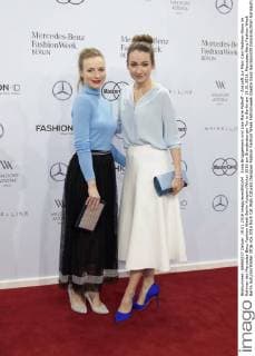 Anna Brüggemann und Lisa Marie Pothoff - Ankunft zur Marc Cain Fashion-Show im Rahmen der Mercedes-Benz Fashion Week Berlin Autumn Winter 2016 am Brandenburger Tor in Berlin am 19.01.2016. Mercedes-Benz Fashion Week Berlin Autumn Winter 2016