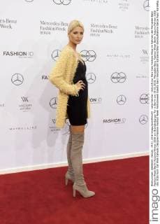 Lena Gercke - Ankunft zur Marc Cain Fashion-Show im Rahmen der Mercedes-Benz Fashion Week Berlin Autumn Winter 2016 am Brandenburger Tor in Berlin am 19.01.2016. Mercedes-Benz Fashion Week Berlin Autumn Winter 2016