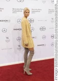 Lena Gercke - Ankunft zur Marc Cain Fashion-Show im Rahmen der Mercedes-Benz Fashion Week Berlin Autumn Winter 2016 am Brandenburger Tor in Berlin am 19.01.2016. Mercedes-Benz Fashion Week Berlin Autumn Winter 2016