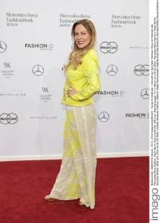 Sonja Kirchberger - Ankunft zur Sportalm Fashion-Show im Rahmen der Mercedes-Benz Fashion Week Berlin Autumn Winter 2016 am Brandenburger Tor in Berlin am 19.01.2016. Mercedes-Benz Fashion Week Berlin Autumn Winter 2016
