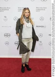 Jana Julie Kilka - Ankunft zur Sportalm Fashion-Show im Rahmen der Mercedes-Benz Fashion Week Berlin Autumn Winter 2016 am Brandenburger Tor in Berlin am 19.01.2016. Mercedes-Benz Fashion Week Berlin Autumn Winter 2016