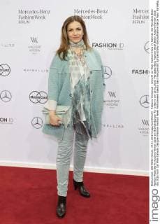 Rebecca Immanuel - Ankunft zur Riani Fashion-Show im Rahmen der Mercedes-Benz Fashion Week Berlin Autumn Winter 2016 am Brandenburger Tor in Berlin am 19.01.2016. Mercedes-Benz Fashion Week Berlin Autumn Winter 2016