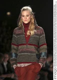 Larissa Marolt bei der Riani Fashion Show auf der Mercedes-Benz Fashion Week Berlin Autumn Winter 2016. Berlin, 19.01.2016 Foto:xS.xGabschx xFuturexImage