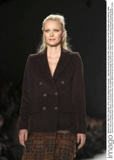 Franziska Knuppe bei der Riani Fashion Show auf der Mercedes-Benz Fashion Week Berlin Autumn Winter 2016. Berlin, 19.01.2016 Foto:xS.xGabschx xFuturexImage
