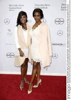 Motsi Mabuse mit Schwester Otlile Mabuse bei der Marc Cain Fashion Show auf der Mercedes-Benz Fashion Week Berlin Autumn Winter 2016. Berlin, 19.01.2016 Foto:xS.xGabschx xFuturexImage