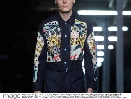 A model takes to the catwalk during the presentation of Walter Van Beirendonck s collection as part of the 2016-1017 Fall-Winter fashion collection in Paris, on January 20, 2016.  PAR20160120110 MAYAxVIDON-WHITE