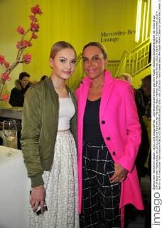 Cheyenne Ochsenknecht und ihre Mutter Natascha Ochsenknecht bei der Ankunft zur G.M.Kretschmer Modenschau am 20.01.2016 im Rahmen der Mercedes-Benz Fashion Week Herbst Winter 2016 in Berlin MBFW Fashionweek 2016 in Berlin- G.M.Kretschmer Fashionshow 