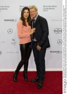 Alexandra Leinauer (Polzin) mit Mann Gerhard Leinauer - Ankunft zur Minx by Eva Lutz Fashion-Show im Rahmen der Mercedes-Benz Fashion Week Berlin Autumn Winter 2016 am Brandenburger Tor in Berlin am 19.01.2016. Mercedes-Benz Fashion Week Berlin Autumn Winter 2016
