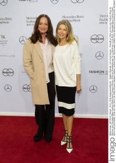 Natalia Woerner und Ursula Karven - Ankunft zur Minx by Eva Lutz Fashion-Show im Rahmen der Mercedes-Benz Fashion Week Berlin Autumn Winter 2016 am Brandenburger Tor in Berlin am 19.01.2016. Mercedes-Benz Fashion Week Berlin Autumn Winter 2016