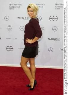 Annica Hansen - Ankunft zur Minx by Eva Lutz Fashion-Show im Rahmen der Mercedes-Benz Fashion Week Berlin Autumn Winter 2016 am Brandenburger Tor in Berlin am 19.01.2016. Mercedes-Benz Fashion Week Berlin Autumn Winter 2016